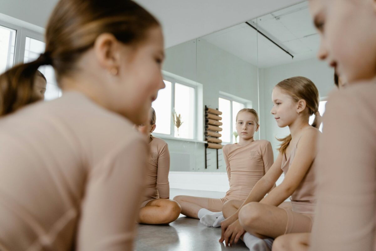 Meninė gimnastika vaikams – lankstumo ir gracijos lavinimas gimnastikos stovykloje