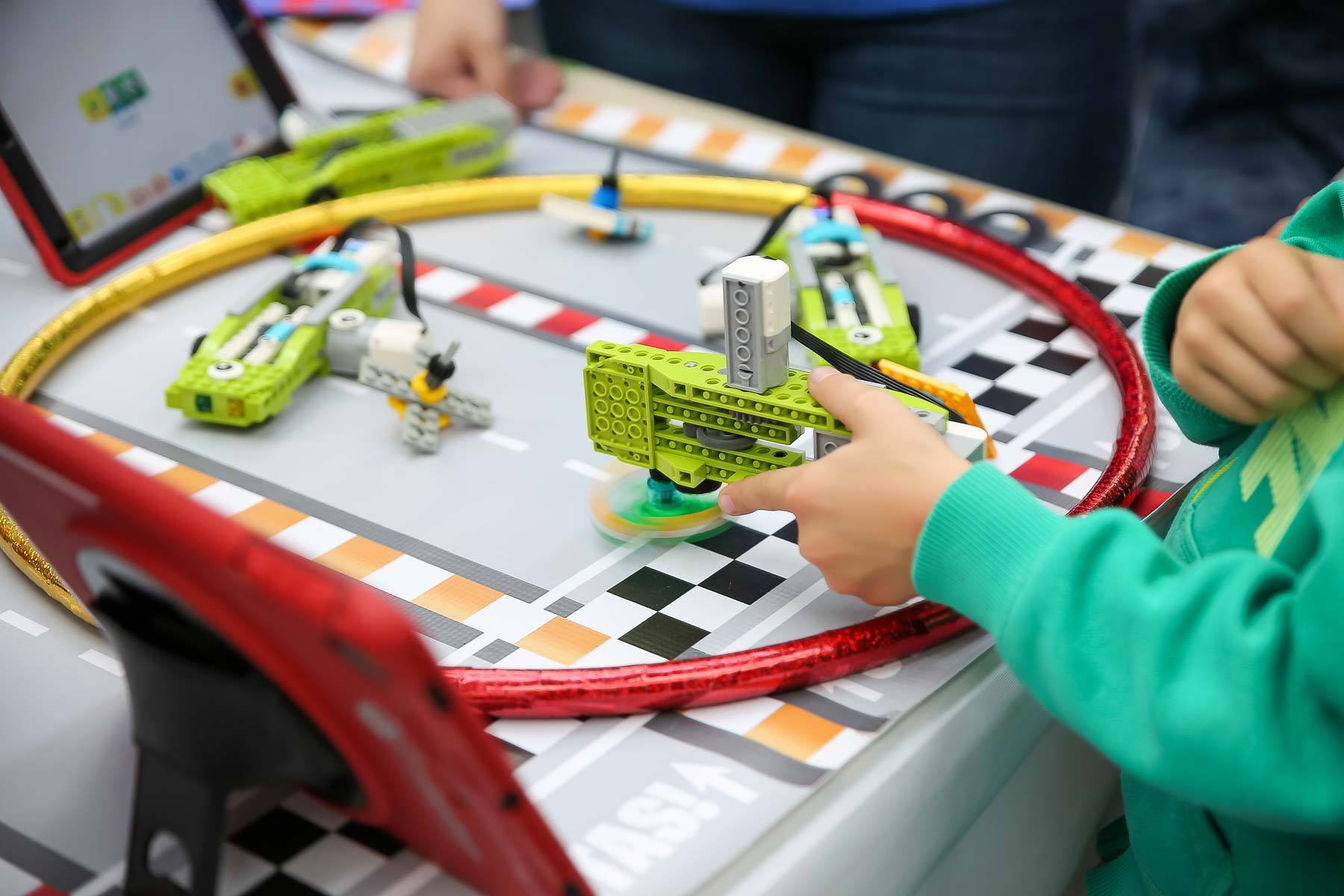 TOP 10 technologijų ir mokslo stovyklos 2025 metams