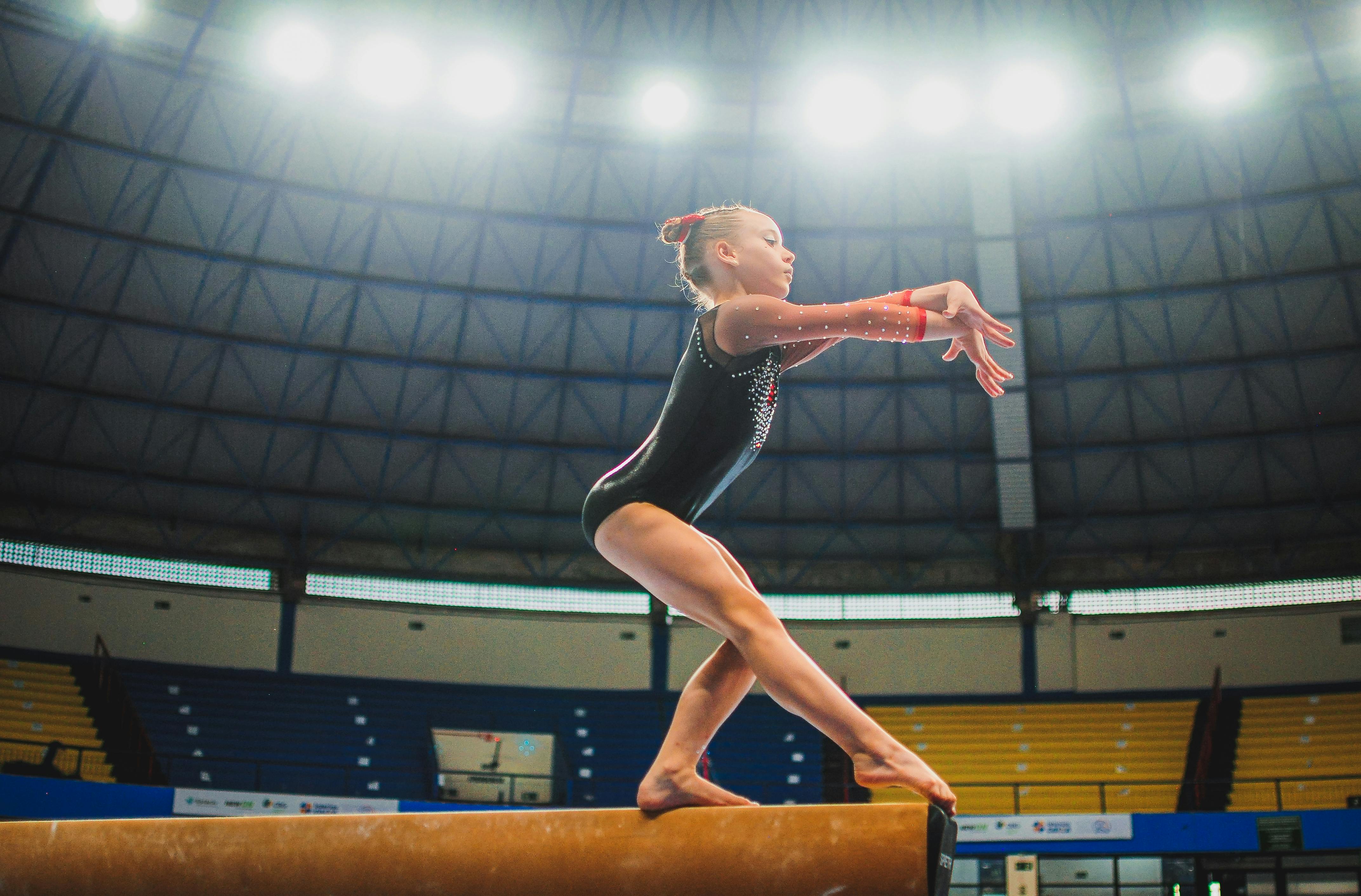 Gimnastikos stovyklos vaikams: įvairios kryptys, nauda ir kaip išsirinkti tinkamiausią veiklą